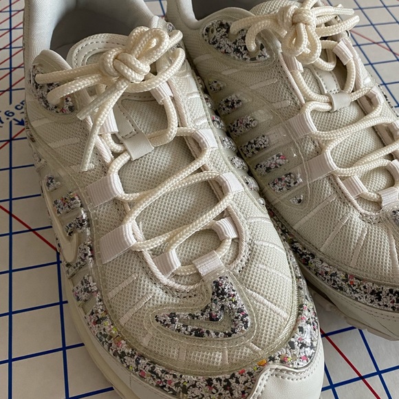 LAST PRICE DROP!! NIKE Wmns Air Max 98 LX 'Recycled Material Sz 9 ♻️🥳 - Picture 3 of 15